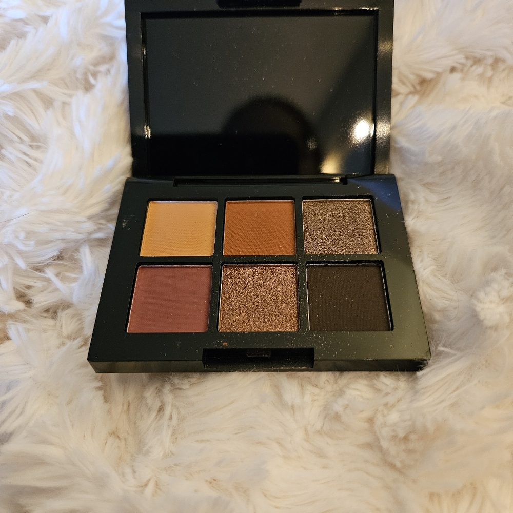 Beauty Vaulte Eyeshadow Palette - NEW💫
